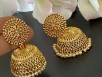 व्हाट झुमका!! दिवाळीत शोभून दिसतील 'असे' झुमक्याचे ५ पॅटर्न, साध्या लूकवरही दिसाल सुंदर - Marathi News | Best jhumka designs to wear this Diwali with saree or kurti Top 5 traditional earrings that go with every festive outfit Simple Diwali jewelry ideas to enhance your ethnic look | Latest sakhi Photos at Lokmat.com