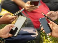 5G नंतरही जिओचे 'हे' 4G प्लॅन हिट, अनलिमिटेड कॉल्स-डेटासह Netflix, Amazon Prime व Hotstar मोफत - Marathi News | Leave 5g Recharge Jio 4g Plan Get Unlimited Calls Data And Free Netflix Amazon Prime And Disney Plus Hotstar Subscription | Latest tech Photos at Lokmat.com