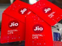 Reliance Jio Offer: जिओचा धमाका प्लॅन! एकाच रिचार्जमध्ये चार मोबाईल चालवा; 5G तर फुकटच मिळणार - Marathi News | Reliance Jio Offer: Jio's Family Plan! Run four mobiles in a single recharge; 5G will be free | Latest tech Photos at Lokmat.com