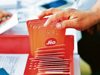 Reliance Jio युझर्सची बल्ले बल्ले; १ वर्षापर्यंत रिचार्जपासून सुटका, मोफत Disney+ Hotstar - Marathi News | reliance jio long tern prepaid plan with ott disney plus hotstar membership reliance jio apps unlimited calling | Latest business Photos at Lokmat.com