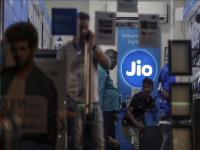 मोफत मिळतंय Netflix आणि Amazon Prime Video, 'हा' आहे Jio चा पैसा वसूल प्लॅन - Marathi News | Free Netflix and Amazon Prime Video this is reliance Jio s plan know details free internet unlimited calling | Latest business Photos at Lokmat.com