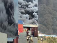 JNPT बंदरात भीषण स्फोट! केमिकल प्लांटमध्ये ब्लास्ट; धुराचे लोट लांबपर्यंत - Marathi News | Massive explosion at JNPT port! Blast in chemical plant; Smoke billows for long distances | Latest mumbai News at Lokmat.com