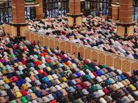 या देशात शुक्रवारचे नमाजपठण केले नाही तर 2 वर्षांचा तुरुंगवास; भरावा लागेल ₹ 61 हजारचा दंड! का करण्यात आला असा कायदा? - Marathi News | malaysia terengganu state if muslim men who do not offer friday prayers will be imprisoned for 2 years and will have to pay a fine of ₹ 61 thousand Why was such a law made | Latest international Photos at Lokmat.com