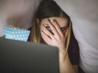 काय सांगता! हॉरर सिनेमांची आवड असणाऱ्यांना कोरोना व्हायरससोबत लढणं जाईल सोपं, पण कसं? - Marathi News | People who watch horror movie coping better with covid-19 | Latest jarahatke Photos at Lokmat.com