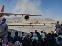 afghanistan crisis: अफगाणिस्तानवर नवं संकट! खतरनाक IS कडून काबुल विमानतळावर हल्ल्याची शक्यता, अमेरिकेनं दिला इशारा - Marathi News | Fear of IS attack on Kabul airport America issued a warning to its citizens | Latest international Photos at Lokmat.com