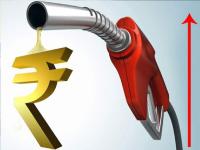 Crude Oil : भारताची चिंता वाढली! कच्च्या तेलाने गाठला उच्चांक; 117 डॉलरवर पोहोचला दर - Marathi News | Russia | Ukraine | War impact on crude oil price, reaches to 117 dollar | Latest business Photos at Lokmat.com