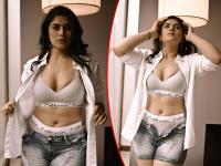 ही कुठली फॅशन? 'लक्ष्मी निवास'मधल्या संस्कारी सूनेचा भलताच बोल्ड अंदाज, फोटो पाहून चाहते हैराण - Marathi News | laxmi nivas fame actress kalyani jadhav bold photoshoot hot photos viral | Latest filmy Photos at Lokmat.com