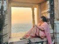 १६ व्या वर्षी घर सोडलं, ब्रेड अन् लोणचे खाऊन काढले दिवस; राष्ट्रीय पुरस्कार जिंकून तिने भल्याभल्यांची बोलती केली बंद - Marathi News | bollywood actress kangana ranaut film industry journey and career know about her inspiring story | Latest filmy Photos at Lokmat.com
