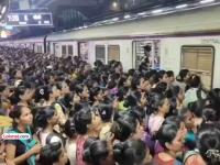 ठाणे, दिवा अन् कल्याणमध्येही प्रवाशांचे प्रचंड हाल; लोकल कर्जतकडे वळवल्याने प्रवासी संतप्त - Marathi News | Passengers in Thane, Diva and Kalyan also face immense hardship; Passengers angry as local trains are diverted to Karjat | Latest kalyan-dombivli News at Lokmat.com ठाणे, दिवा अन् कल्याणमध्येही प्रवाशांचे प्रचंड हाल; लोकल कर्जतकडे वळवल्याने प्रवासी संतप्त - Marathi News | Passengers in Thane, Diva and Kalyan also face immense hardship; Passengers angry as local trains are diverted to Karjat | Latest kalyan-dombivli News at Lokmat.com