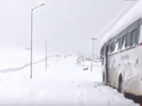 काश्मीरमधल्या दल लेकमध्ये मोसमातील पहिली बर्फवृष्टी