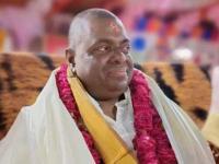 रोज ४ हजार भक्तांची गर्दी, १०० रुपयांची पावती, १४ एकरांत आश्रम.., करौली बाबांचं असं वाढलं साम्राज्य - Marathi News | A crowd of 4 thousand devotees every day a receipt of 100 rupees an ashram in 14 acres santosh singh bhadoriya Karoli Baba s empire grew like this | Latest national Photos at Lokmat.com