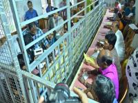 केरळमध्ये ३ महापालिकांच्या मतमोजणीत काँग्रेस आघाडीवर; तिरुवनंतपुरमला NDA आणि LDF मध्ये चुरस - Marathi News | Congress leads in counting of votes for 3 municipal corporations in Kerala; Thiruvananthapuram is a close contest between NDA and LDF | Latest national News at Lokmat.com केरळमध्ये ३ महापालिकांच्या मतमोजणीत काँग्रेस आघाडीवर; तिरुवनंतपुरमला NDA आणि LDF मध्ये चुरस - Marathi News | Congress leads in counting of votes for 3 municipal corporations in Kerala; Thiruvananthapuram is a close contest between NDA and LDF | Latest national News at Lokmat.com