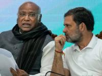 केरळ मुख्यमंत्रिपदाचा वाद काँग्रेसच्या हायकमांडच्या दरबारात, आठवडा उलटला तरी नाव निश्चित नाही - Marathi News | Kerala Chief Minister's post debate in Congress high command, name not decided even after a week | Latest national News at Lokmat.com