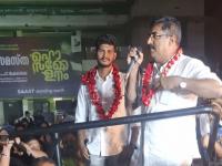 "विविहित महिलांनी घरात...", विजयाच्या नशेत केरळच्या सीपीएम नेत्याचं वादग्रस्त विधान; उडाला गोंधळ - Marathi News | Controversial statement of Kerala CPM leader about the women in the throes of victory Controversy erupts | Latest national News at Lokmat.com "विविहित महिलांनी घरात...", विजयाच्या नशेत केरळच्या सीपीएम नेत्याचं वादग्रस्त विधान; उडाला गोंधळ - Marathi News | Controversial statement of Kerala CPM leader about the women in the throes of victory Controversy erupts | Latest national News at Lokmat.com