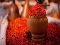 सौंदर्यासोबतच आरोग्यासाठीही फायदेशीर ठरतं केशर! - Marathi News | health benefits of saffron or kesar | Latest food Photos at Lokmat.com