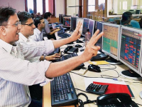 Share Market: 7 रुपयांचा शेअर पोहोचला 910 रुपयांवर; गुंतवणुकदार झाले मालामाल, तुमच्याकडे आहे का..? - Marathi News | share market; Redico khaitan share price increase from rs7 to rs 910 | Latest business Photos at Lokmat.com