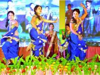 खामगाव कृषी महोत्सव : चैत्राली राजे यांच्या लावणी नृत्याने खामगावकर घायाळ - Marathi News | Khamgaon Krishi Mahotsav: Chhamtali Raje's lavish dance appreciate people in khamgaon | Latest buldhana Photos at Lokmat.com