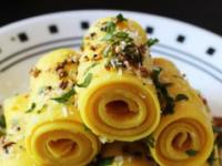 Khandavi Recipe: कढईत पीठ न शिजवता करा परफेक्ट सुरळीची वडी; वेळ आणि मेहनत दोन्ही वाचवणारी रेसिपी - Marathi News | Khandavi Recipe: Make perfect smooth bread without cooking the dough in a pan; A recipe that saves both time and effort | Latest sakhi News at Lokmat.com