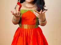 Diwali 2025 lakshmi pujan : लाडक्या चिमुकल्या लेकीसाठी खणाचे फ्रॉक आणि खणाची साडी, पाहा ५ सुंदर प्रकार - Marathi News | Diwali 2025 lakshmi pujan Traditional khana-saree frocks for kids for Abhyang Snan diwali pahat Best festive outfits for baby girls from old paithani or khana saree | Latest sakhi Photos at Lokmat.com