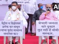 इंधन दरवाढ मागे घ्या, पेट्रोल दरावाढीविरोधात काँग्रेस आक्रमक - Marathi News | Take back the fuel price hike, Congress's agitation over petrol price hike | Latest national Photos at Lokmat.com