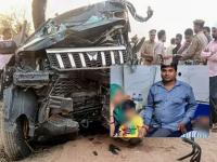 वडील आणि मुलांचं अपहरण, पण वाटेत गाडीचा भीषण अपघात, तीन अपहरणकर्त्यांचा जागीच मृत्यू, तर... - Marathi News | Father and children kidnapped, but a terrible car accident on the way, three kidnappers die on the spot, while... | Latest national News at Lokmat.com