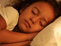 मुलं रात्री लवकर झोपतच नाहीत- मध्यरात्रीपर्यंत जागतात? ३ उपाय- शहाणी होऊन चटकन झोपी जातील... - Marathi News | 3 tips to help your kids to get sound sleep in night, how to make kids sleep fast and early in night? | Latest sakhi Photos at Lokmat.com