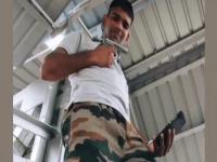 बापरे! ५० हून अधिक मुलींचं आयुष्य उद्ध्वस्त; आधी प्रेम, मग संबंध ठेवायचा अन्.. - Marathi News | Police Arrested psycho killer made sex relation with girls by telling army man arrested | Latest crime Photos at Lokmat.com