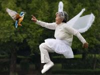 नव्वदीतल्या या आजींचा उत्साह तरुणांनाही लाजवेल! - Marathi News | this 90 year old is giving major old age goals | Latest jarahatke Photos at Lokmat.com