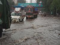 Mumbai Rain : मुंबईची झाली तुंबई - Marathi News | Mumbai Rain: Heavy Rain Hits Mumbai, Waterlogging In Several Low-Lying Areas | Latest mumbai Photos at Lokmat.com