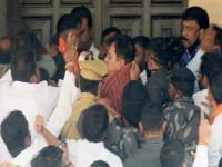 Photos: पुणे महापालिकेत भाजप कार्यकर्त्यांकडूनच किरीट सोमय्यांना धक्काबुक्की - Marathi News | Kirit Somaiya pushed by BJP workers in Pune Municipal Corporation | Latest pune Photos at Lokmat.com