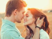 'जागतिक किसिंग दिवस' साजरा करताय? मग, विविध प्रकार अन् त्यामागील अर्थ जाणून घ्या... - Marathi News | International Kissing Day 2020 : types of kisses and its meaning | Latest jarahatke Photos at Lokmat.com