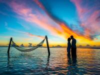 Kiss Day: जगातील सर्वात विचित्र रेकॉर्ड, कपलने तब्बल ५६ तास किस करत बनवला रेकॉर्ड - Marathi News | Kiss Day: The strangest record in the world, the couple set a record by kissing for 56 hours | Latest jarahatke Photos at Lokmat.com