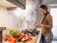 वास्तूशात्रानुसार स्वयंपाकघर बांधताना घ्यावी 'ही' काळजी, अन्यथा होतील वाईट परिणाम - Marathi News | vastushastra tips for kitchen | Latest bhakti Photos at Lokmat.com