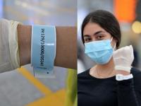 CoronaVirus News : मस्तच! कोरोनाच्या संकटात 'हा' हटके रिस्टबँड फायदेशीर ठरणार; वेळोवेळी सतर्क करणार - Marathi News | CoronaVirus Marathi News buzzing bracelets become orkplace accessory corona SSS | Latest tech Photos at Lokmat.com