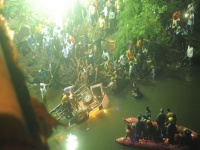 पुण्याच्या 13 जणांना पंचगंगेत जलसमाधी, बस कोसळून दुर्घटना