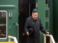 २० तासांचा रहस्यमय प्रवास! चीनला पोहचण्यासाठी किम जोंग यांची सीक्रेट तयारी; शत्रूंना देणार चकवा - Marathi News | North Korean leader Kim Jong-un is likely to use his personal bulletproof special train when he travels to Beijing to attend China's | Latest international Photos at Lokmat.com