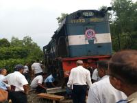 कोकण रेल्वे मार्गावर भीषण अपघात टळला - Marathi News | There was no major accident on the Konkan Railway route | Latest maharashtra Photos at Lokmat.com