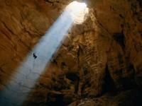 'ही' आहे जगातली दुसरी सर्वात खोल गुहा, फोटो पाहूनच येईल चक्कर! - Marathi News | Krubera cave is the second deepest known cave on Earth | Latest jarahatke Photos at Lokmat.com