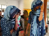 डोक्यावर पदर घेत 'ती' सरकारी रुग्णालयात पोहचली; चेहरा पाहून अधिकाऱ्यांना घाम फुटला - Marathi News | Who is Kriti Raj Who inspectedHospital Firozabad | Latest jarahatke Photos at Lokmat.com