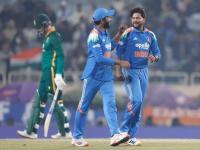 चायनामन कुलदीपची कमाल! शेन वॉर्नचा २३ वर्षांपूर्वीचा वर्ल्ड रेकॉर्ड मोडत रचला नवा इतिहास - Marathi News | IND vs SA 1st ODI Kuldeep Yadav Breaks Shane Warne 23 Year Old World Record India vs South Africa Match At Ranchi | Latest cricket News at Lokmat.com