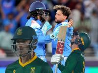 IND vs SA 1st ODI : कुलदीपनं ३ चेंडूत फिरवली मॅच! एकाच ओव्हरमध्ये २ विकेट्स अन्... - Marathi News | IND vs SA 1st ODI Kuldeep Yadav Take 2 Wickets In 3 Balls Marco Jansen And Matthew Breetzke SA's Run Chase Totally Derailed Match Turning Point At Ranchi | Latest cricket News at Lokmat.com