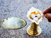 Vastu Shastra: एखादी अनामिक भीती सतावतेय? कापराचे उपाय करून बघा, फरक पडेल! - Marathi News | Vastu Shastra: An anonymous fear haunting you? Try campor's remedy, it will make a difference! | Latest bhakti Photos at Lokmat.com