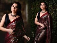 मरून रंगाच्या सीक्वेंस साडीत स्टनिंग दिसली सोनाली कुलकर्णी, फोटो पाहून म्हणाल - क्या बात है! - Marathi News | Sonalee kulkarni looking beautiful in red colors saree photoshoot | Latest filmy Photos at Lokmat.com