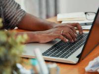 लॅपटॉप रडतखडत चालतोय? एका झटक्यात वाढेल 'स्पीड'... 'या' गोष्टी नक्की करा! - Marathi News | how to increase laptop speed boost easily at home follow these simple steps | Latest tech Photos at Lokmat.com