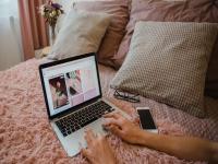 तुम्हीही बेडवर लॅपटॉप चालवताय? एक मोठी चूक आणि बसू शकतो हजारोंचा फटका! ताबडतोब वाचा... - Marathi News | Are you also using your laptop in bed? A big mistake and it could cost you thousands! Read immediately... | Latest tech News at Lokmat.com तुम्हीही बेडवर लॅपटॉप चालवताय? एक मोठी चूक आणि बसू शकतो हजारोंचा फटका! ताबडतोब वाचा... - Marathi News | Are you also using your laptop in bed? A big mistake and it could cost you thousands! Read immediately... | Latest tech News at Lokmat.com