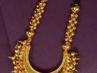 चंद्रकोर मंगळसूत्र डिझाइन्स, गळ्यात शोभून दिसेल खास पारंपरिक साज-चारचौघीत मिरवा नटून... - Marathi News | Latest Chandrakor Mangalsutra Designs Chandrakor design mangalsutra traditional Chandrakor mangalsutra Maharashtrian Chandrakor mangalsutra | Latest sakhi Photos at Lokmat.com