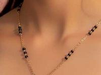 ऑफिस- डेली वेअर वुमन्ससाठी मंगळसूत्रांचे लेटेस्ट कलेक्शन- ८ नवख्या डिझाइन्स, गळ्यात शोभून दिसेल देखणा दागिना - Marathi News | Minimalist mangalsutra designs for office wear Trendy light weight gold mangalsutra 2026 Stylish short mangalsutra for daily use Professional looking mangalsutra patterns | Latest sakhi Photos at Lokmat.com