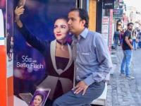 असे गमतीशीर फोटो कधी पाहिले आहेत का? - Marathi News | these weird photos will make you laugh | Latest jarahatke Photos at Lokmat.com
