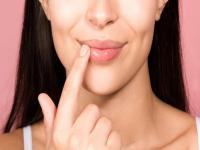 थंडीमध्ये कोल्ड क्रिमच्या सहाय्याने मिळवा परफेक्ट ग्लोइंग त्वचा - Marathi News | Winter skin care tips 5 amazing uses of cold cream to try this season | Latest beauty Photos at Lokmat.com