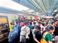 नव्या वर्षात लोकलप्रवास होणार अधिक वेगवान; ७४९ नव्या लोकल फेऱ्या; १३३ मेल-एक्सप्रेस धावणार - Marathi News | Local travel will be faster in the new year; 749 new local trips 133 mail-express trains will run | Latest mumbai News at Lokmat.com